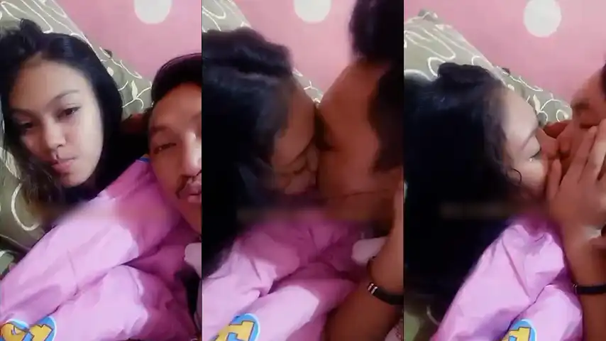 Cewe Cakep Ciuman Mesra Sambil Direkam